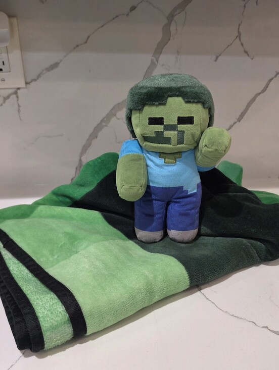 Minecraft Other - Minecraft Zombie Plush & Creeper Fleece Blanket Bundle